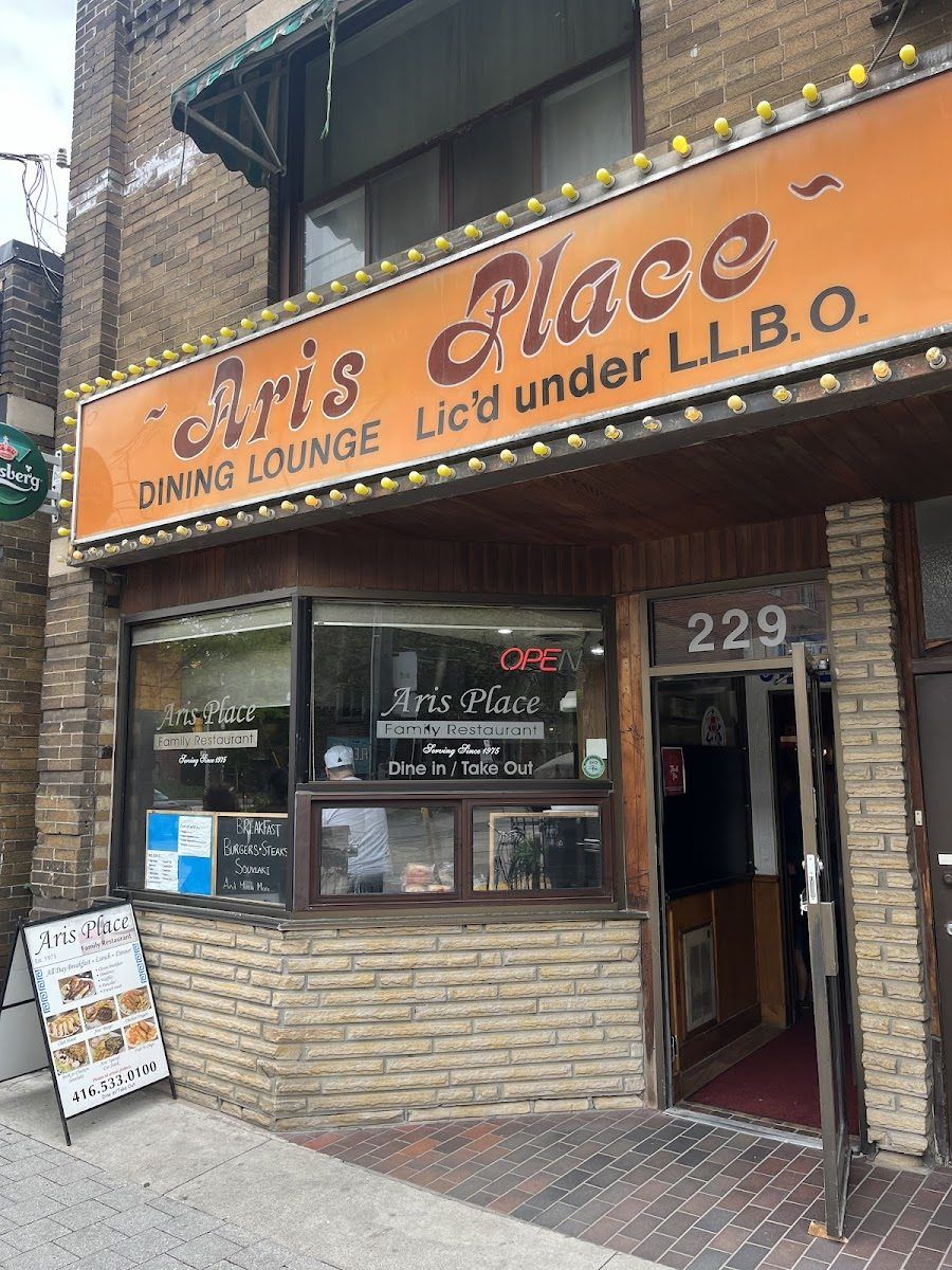Tony's Place Roncesvalles atmosphere