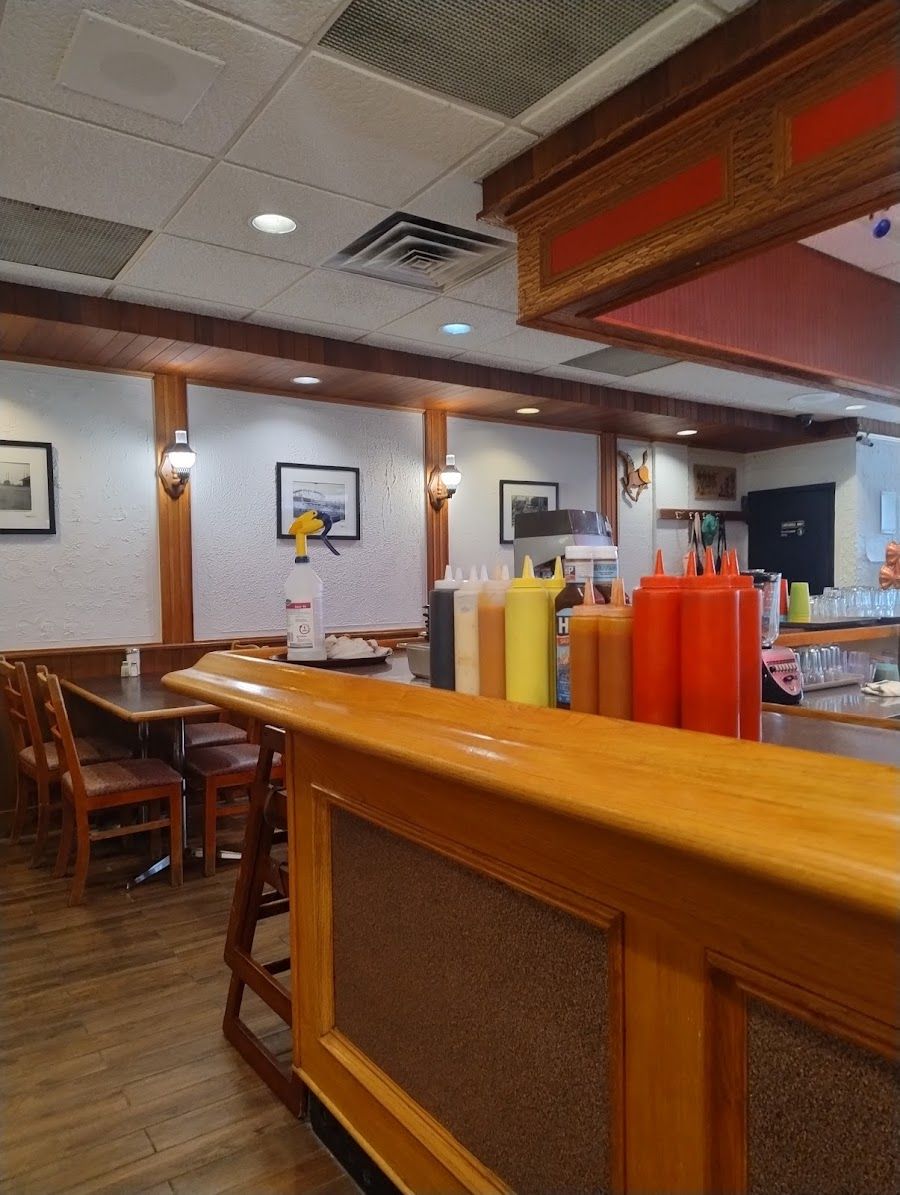 Tony's Place bar service