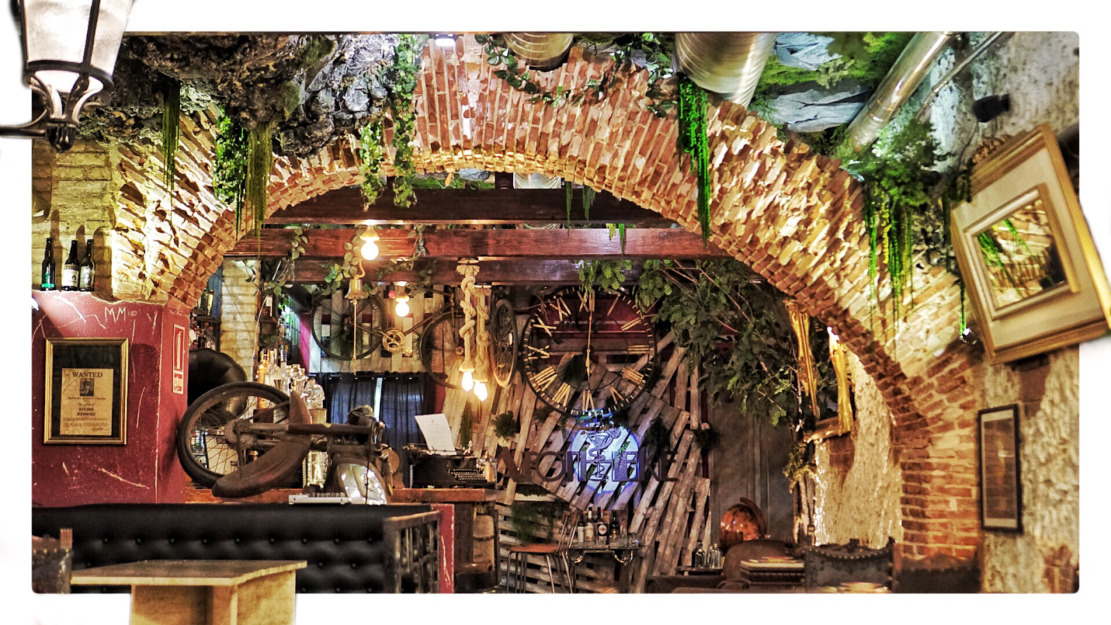 Apotheke speakeasy bar