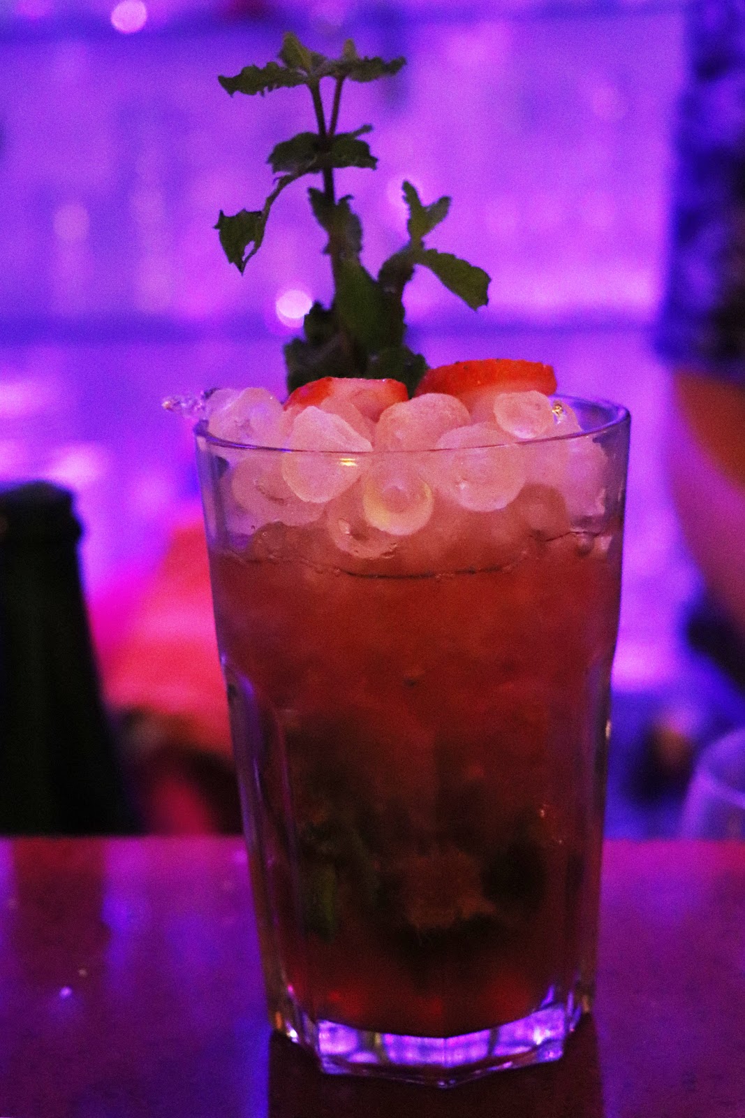 La Bella de Cadiz Valencia cocktail close up