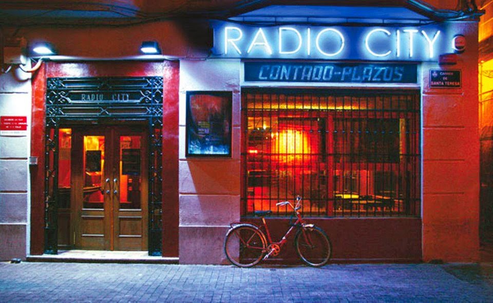 Radio City Valencia bar interior