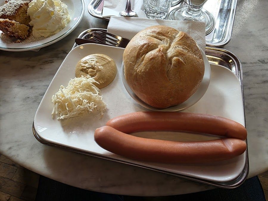 Cafe Hawelka Innere Stadt atmosphere