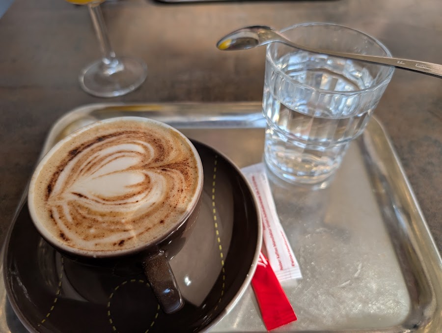 Café Hummel drinks and bar