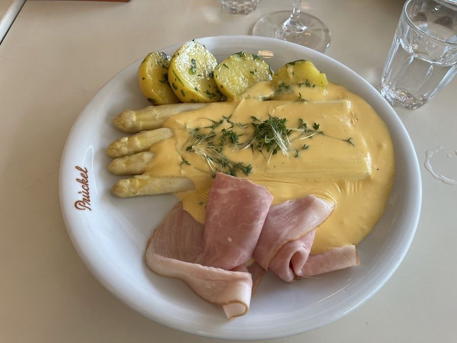 Cafe Pruckel bar service