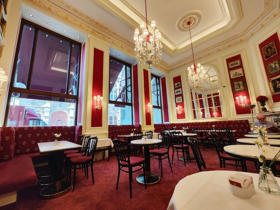 Cafe Sacher Innere Stadt atmosphere