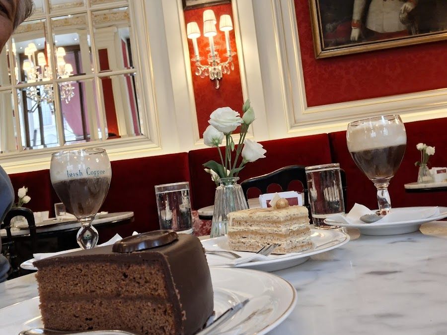 Cafe Sacher bar service