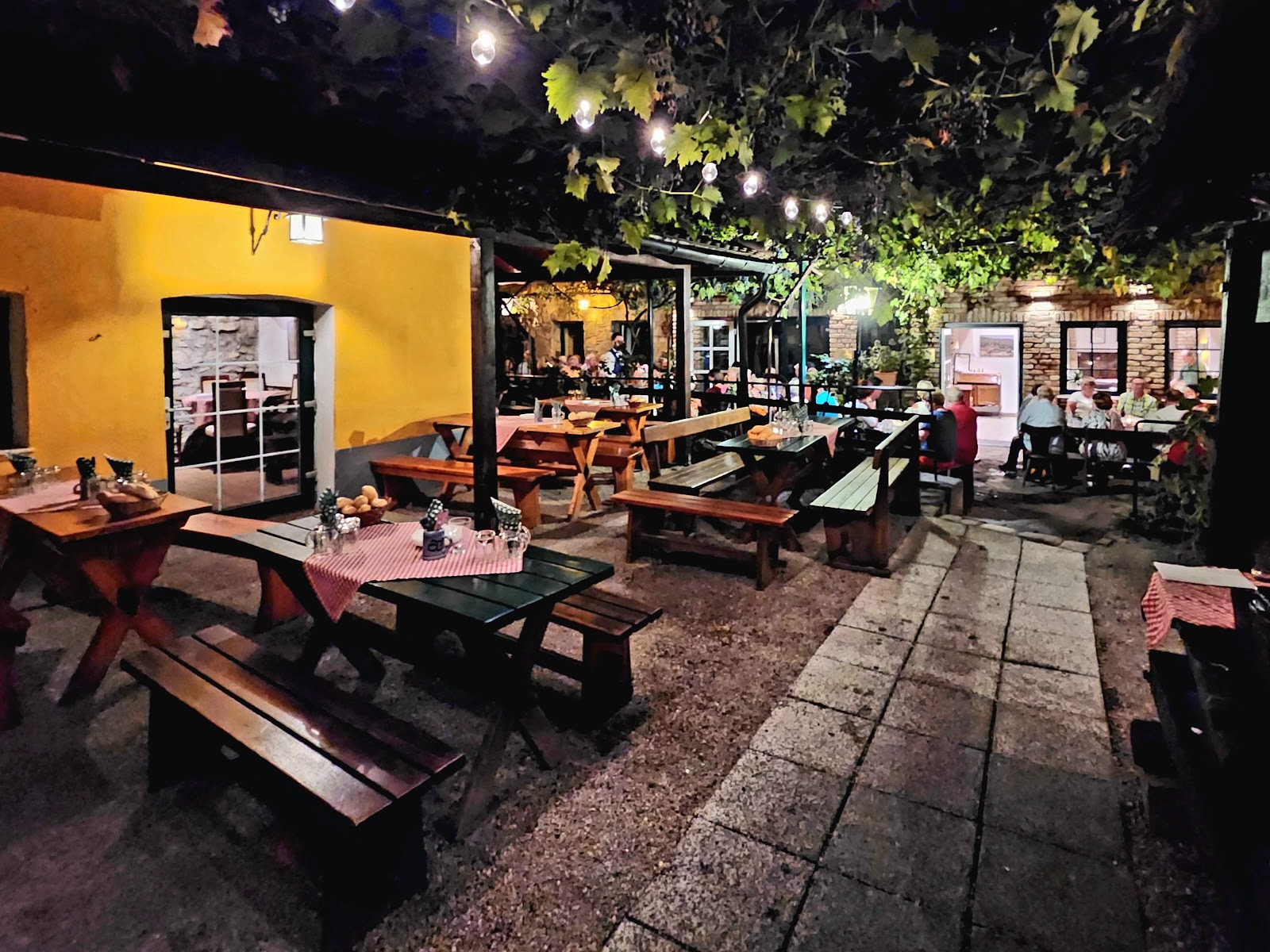 Der Wein Wolf Vienna bar interior