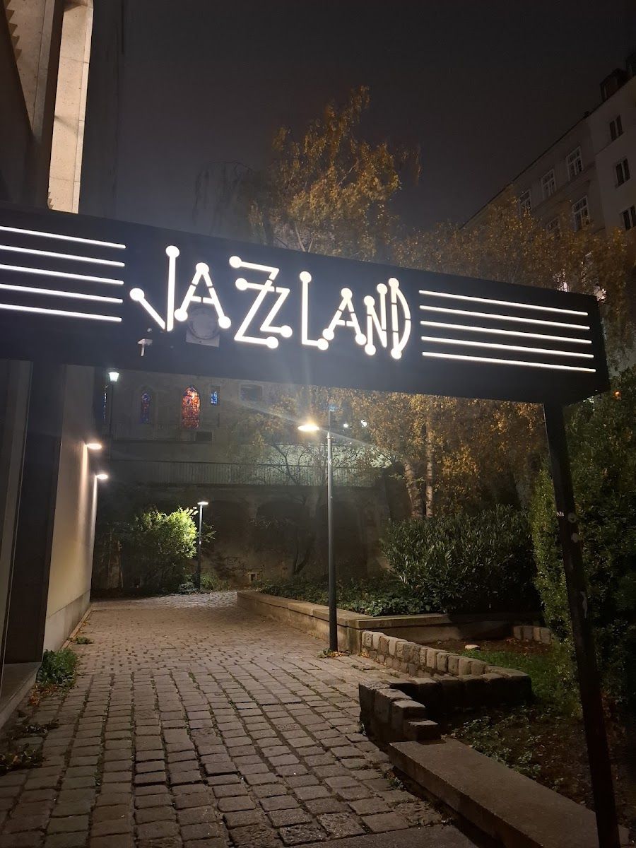 Jazzland bar service