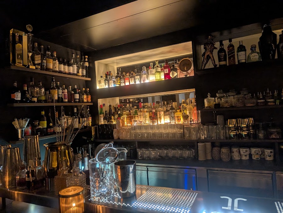 Josef Cocktailbar, Vienna
