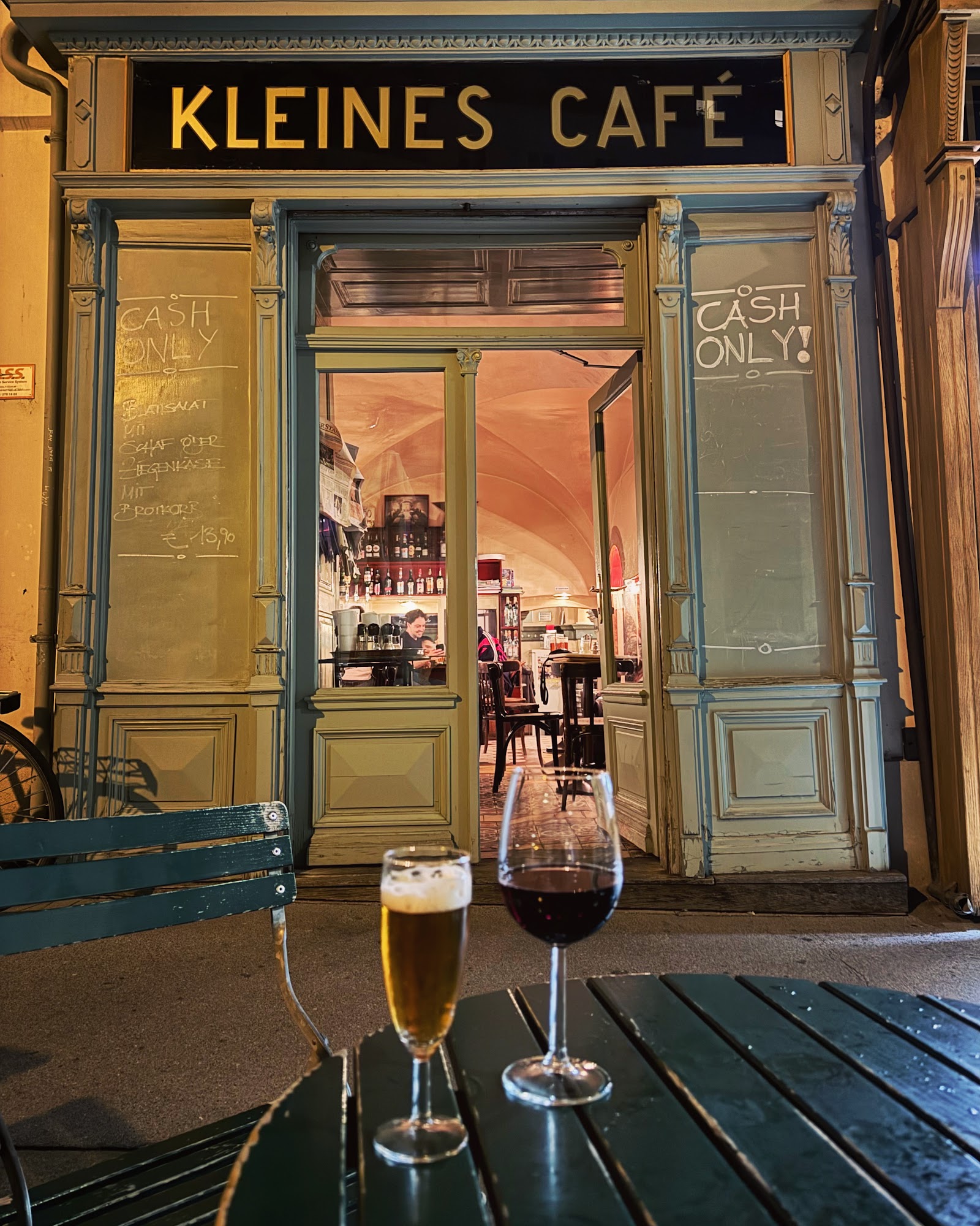Kleines Café tiny designed cafe interior, Innere Stadt Vienna