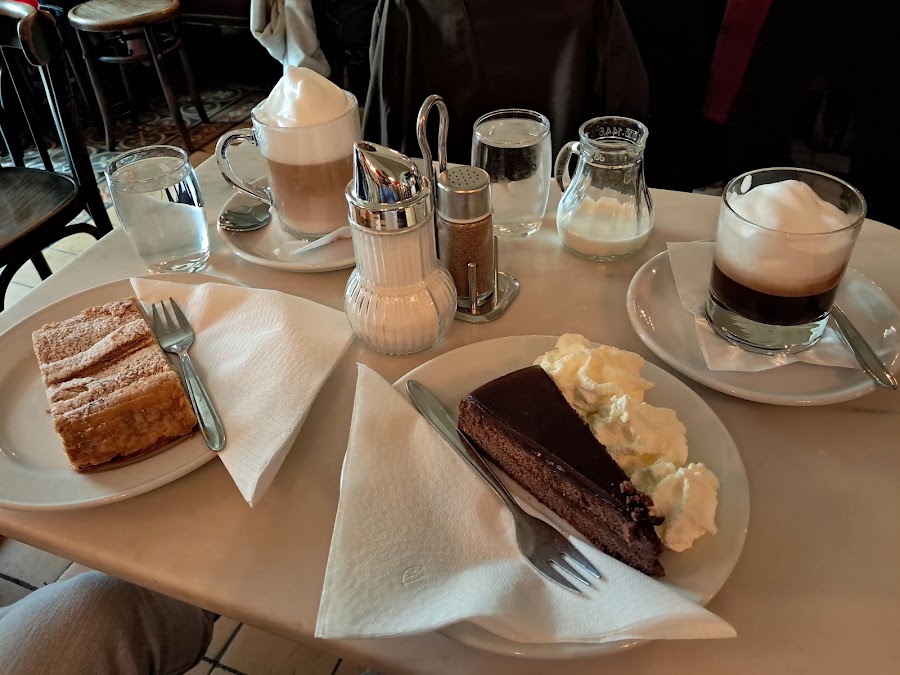 Kleines Café drinks and bar