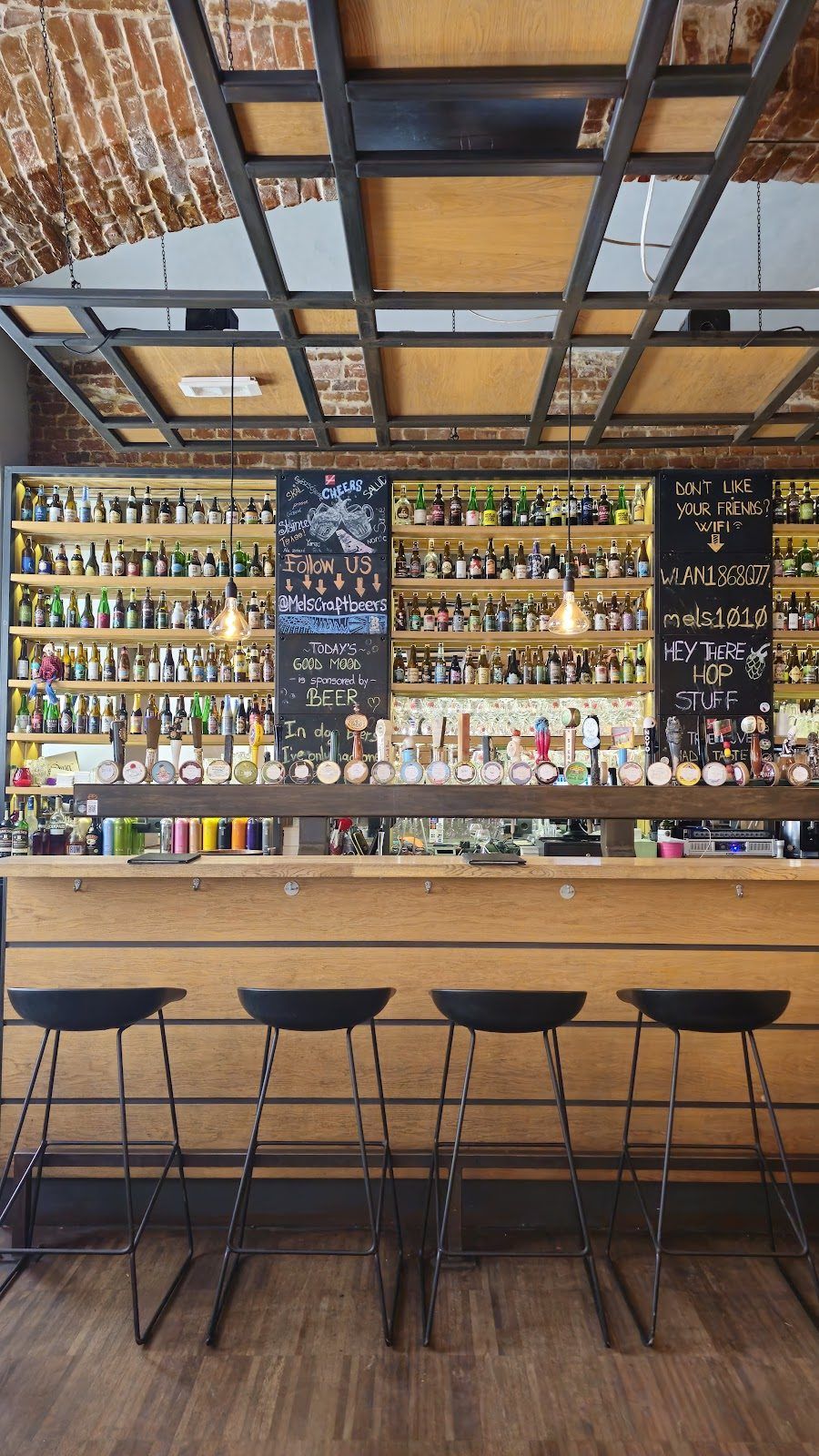 Mel's Craft Beer Bar Vienna interior