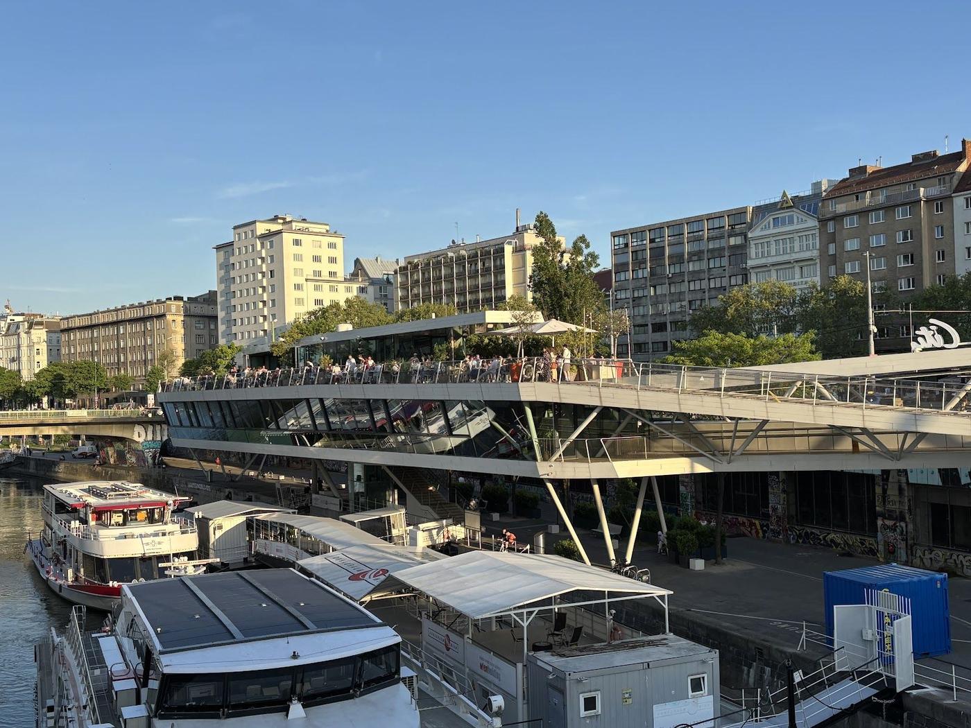Motto am Fluss, Vienna