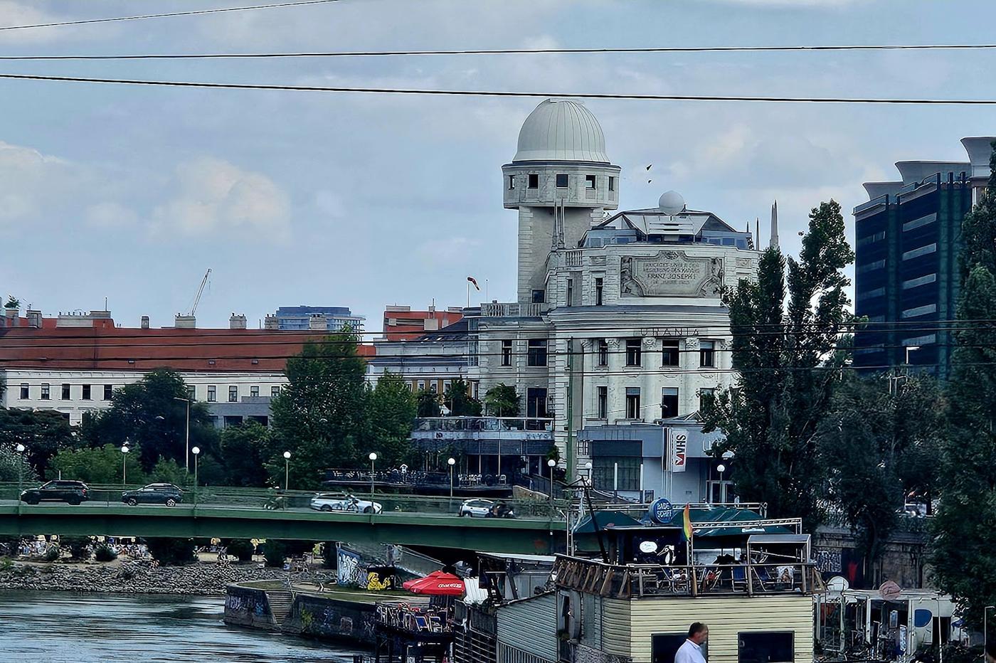 Motto am Fluss in Vienna
