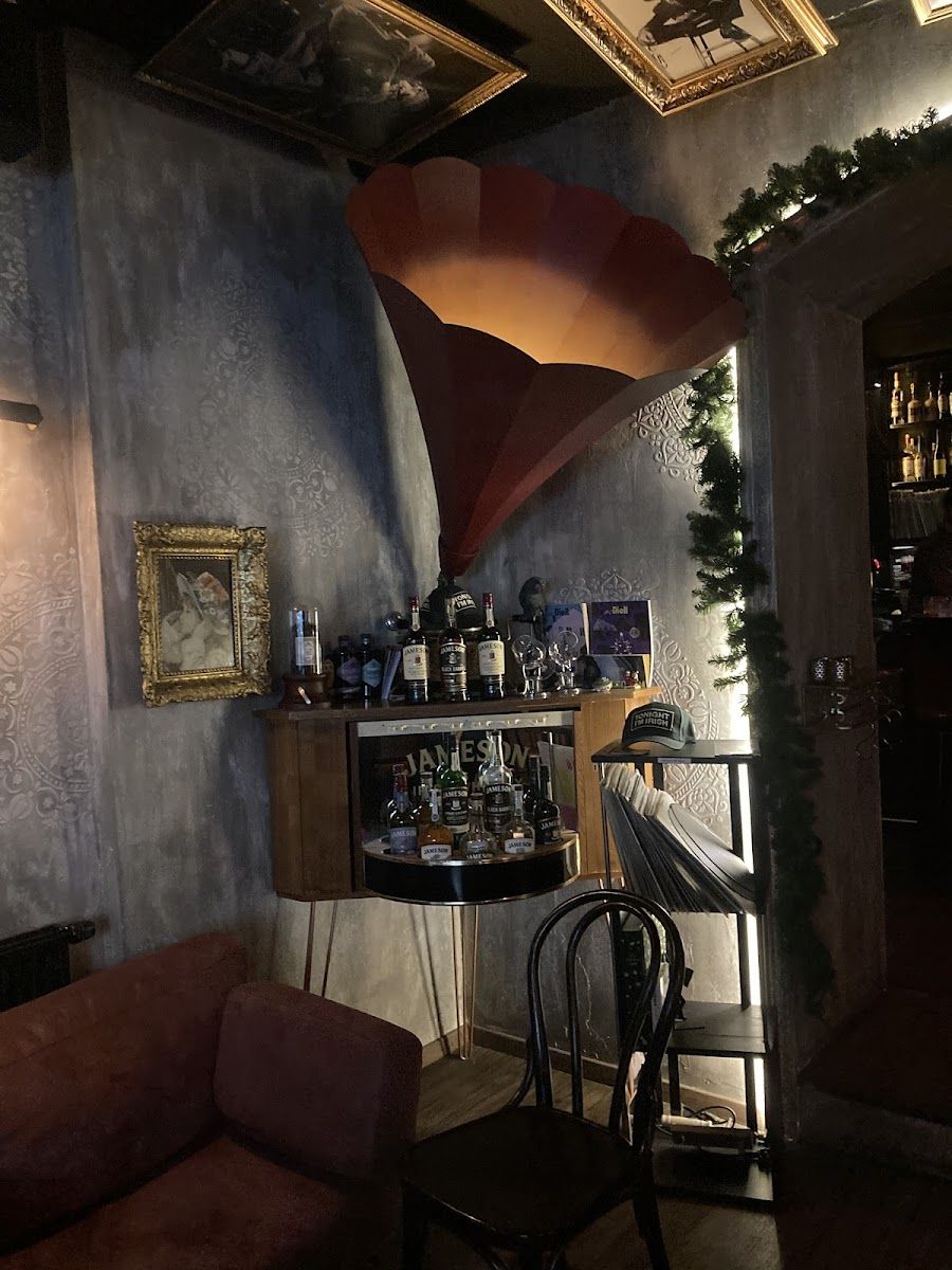 Needle and Thread cocktail at the bar