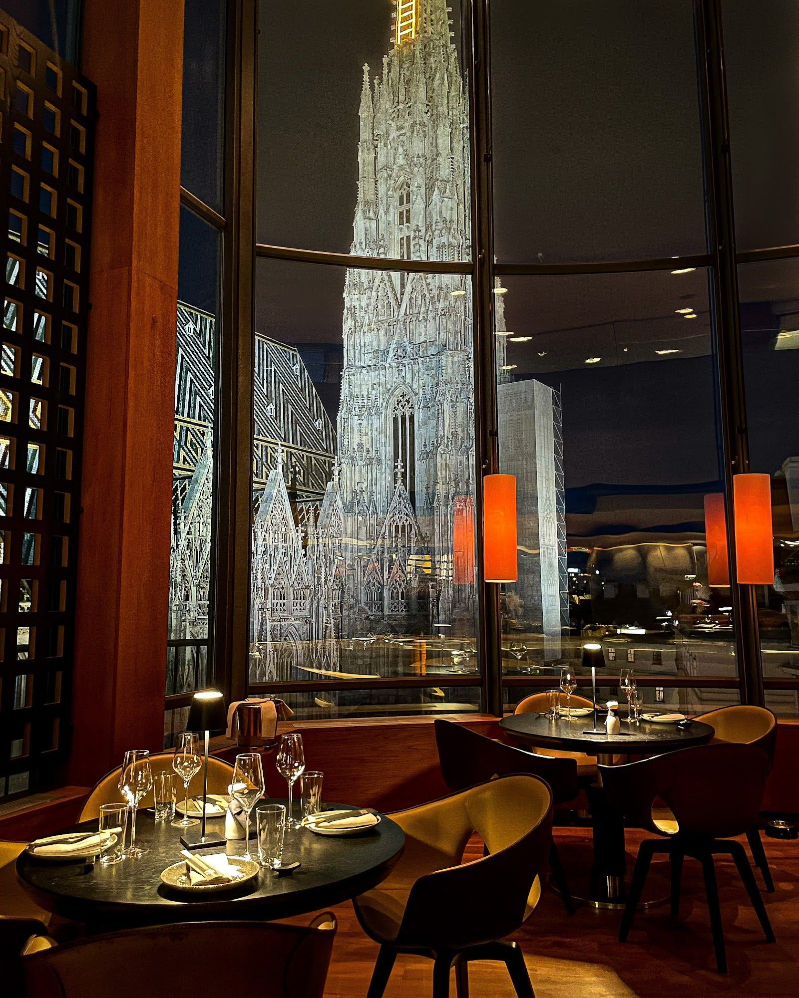 Onyx Bar at DO & CO Vienna bar interior