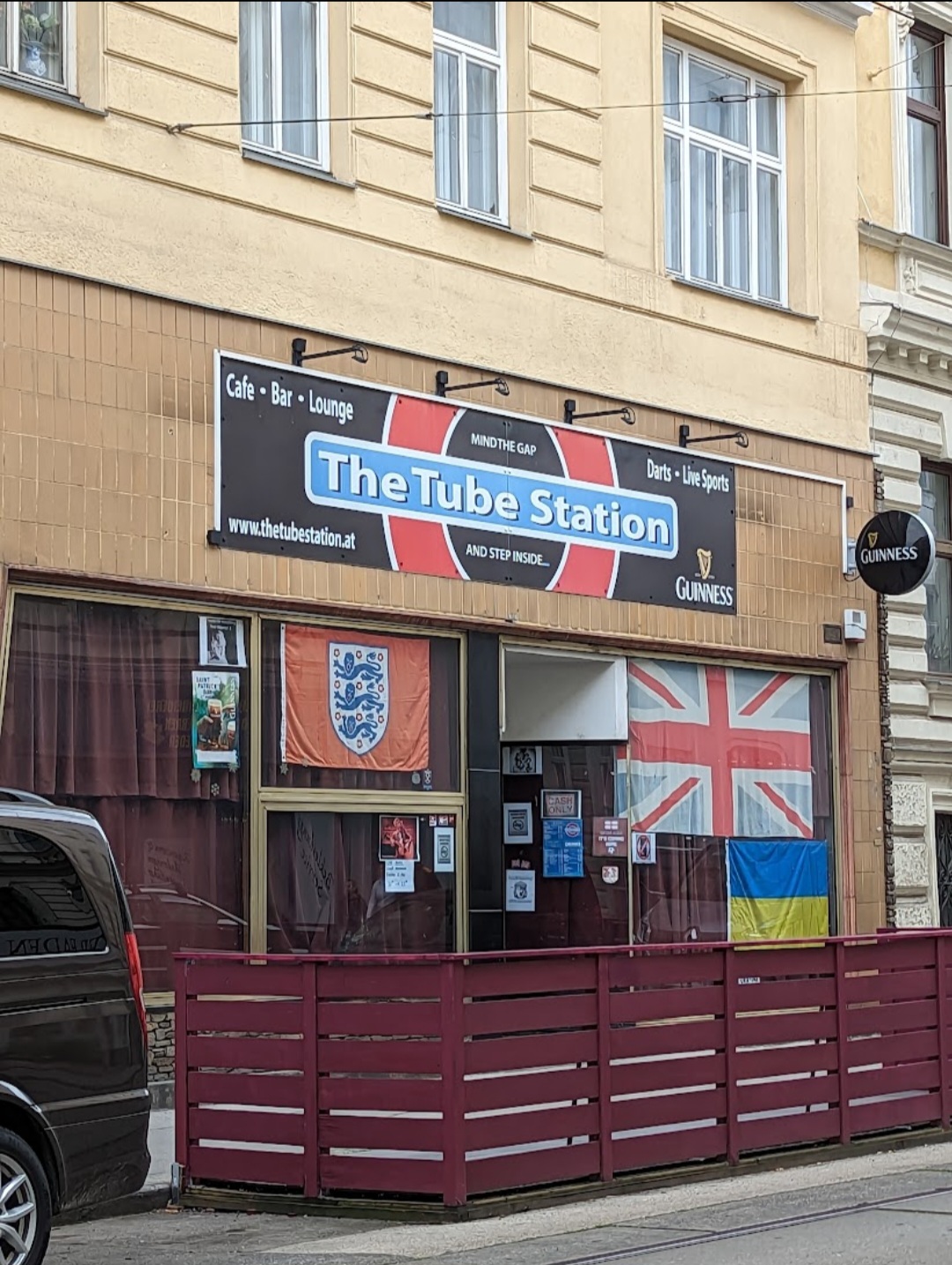 British style sports bar with screens and draught taps in Vienna Landstrasse