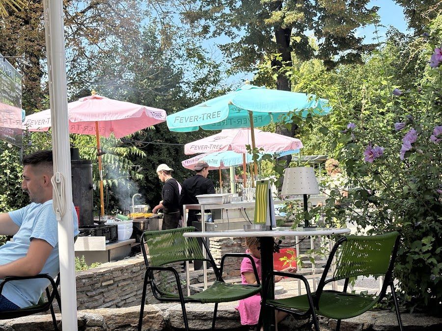 Volksgarten Pavillon bar service