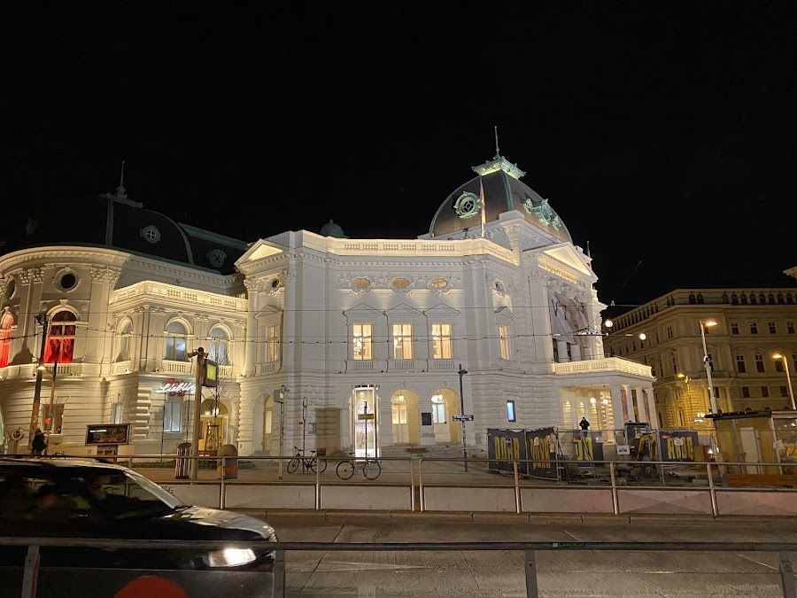 Volkstheater Bar bar service