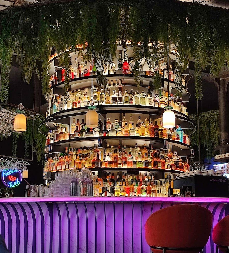 Cocktail Bar Max & Dom Whisky Warsaw interior