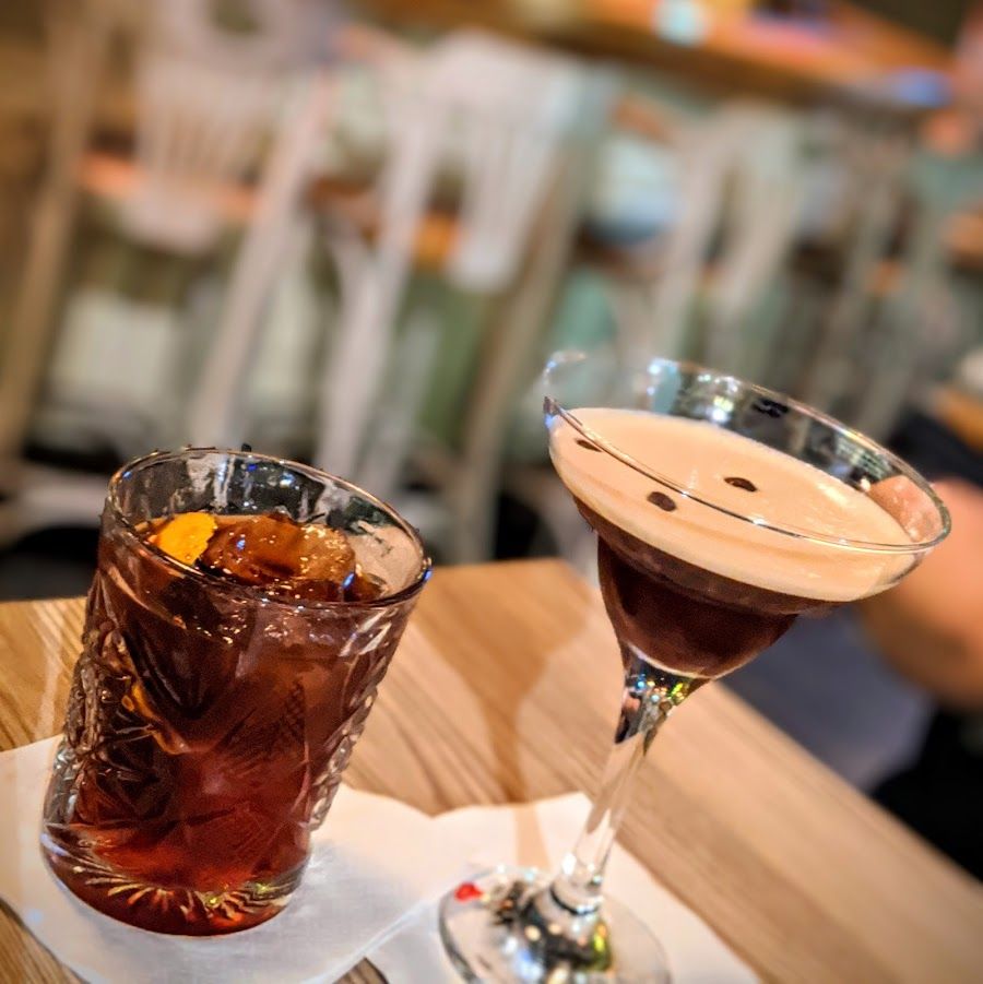 Cocktail Bar Max & Dom Whisky cocktail at the bar