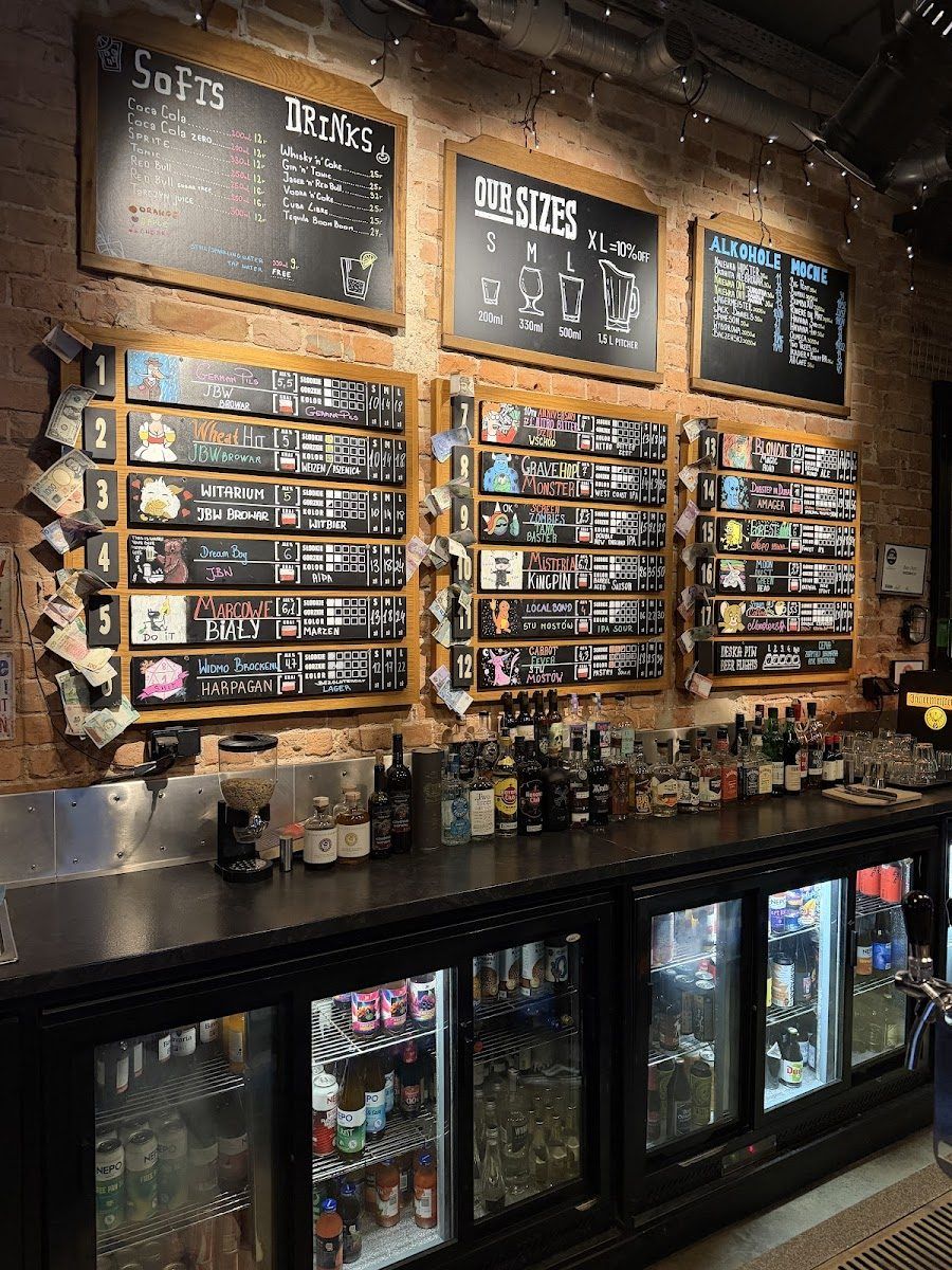 Jabeerwocky Craft Beer Pub Warsaw interior