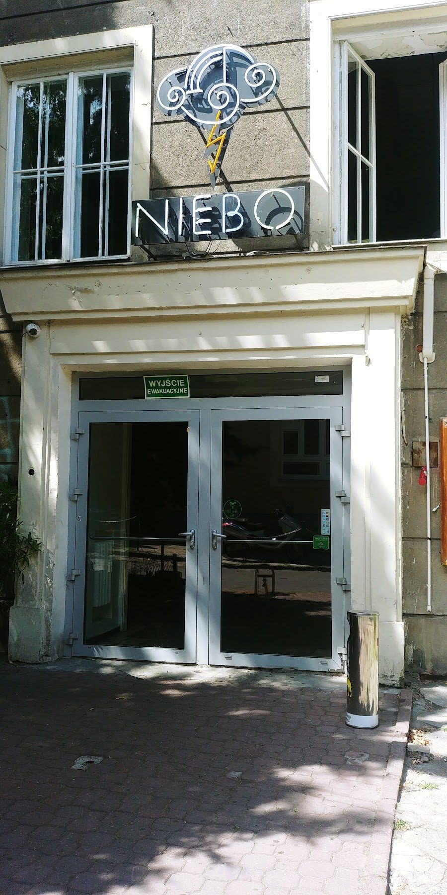 Niebo Club bar service