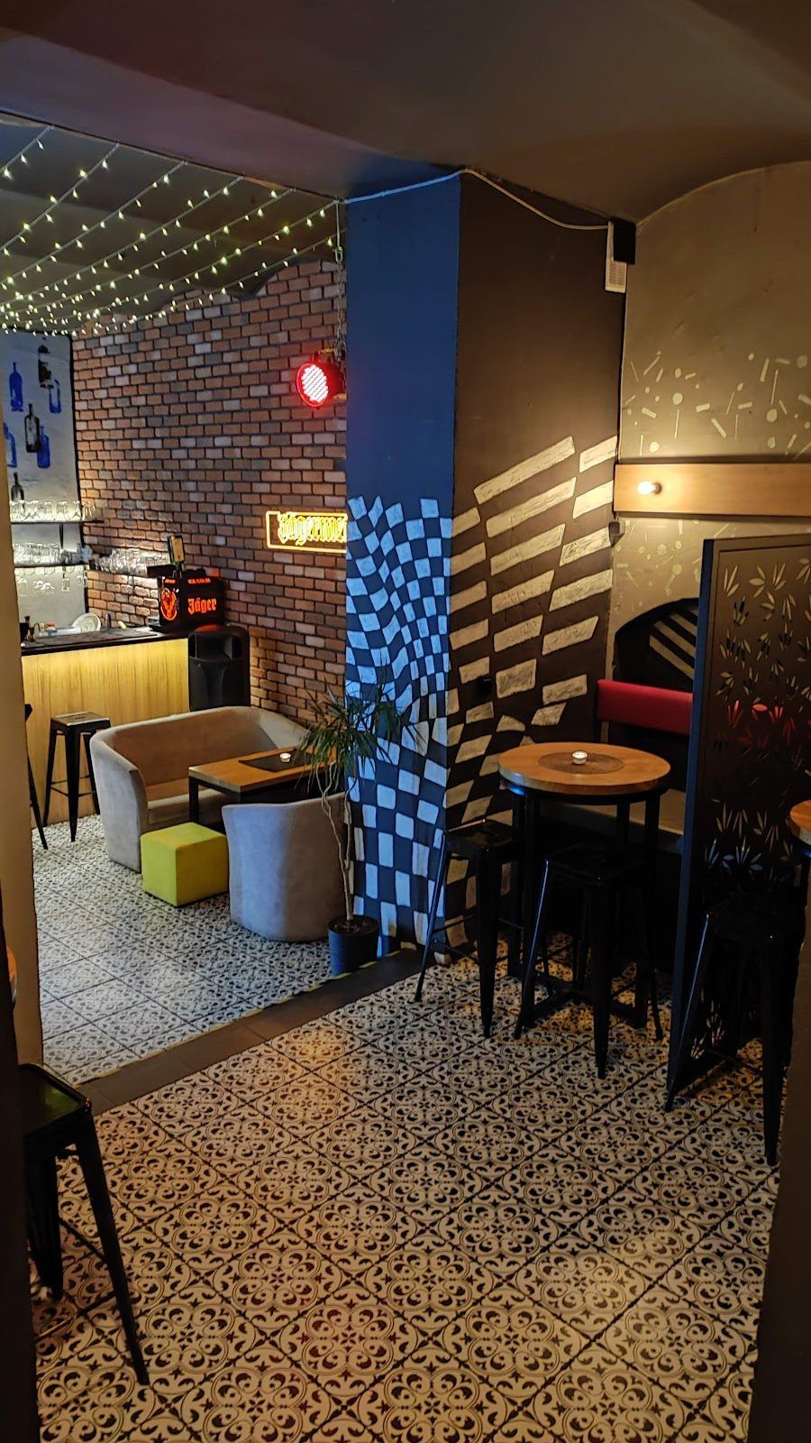 Roko Bar bar service