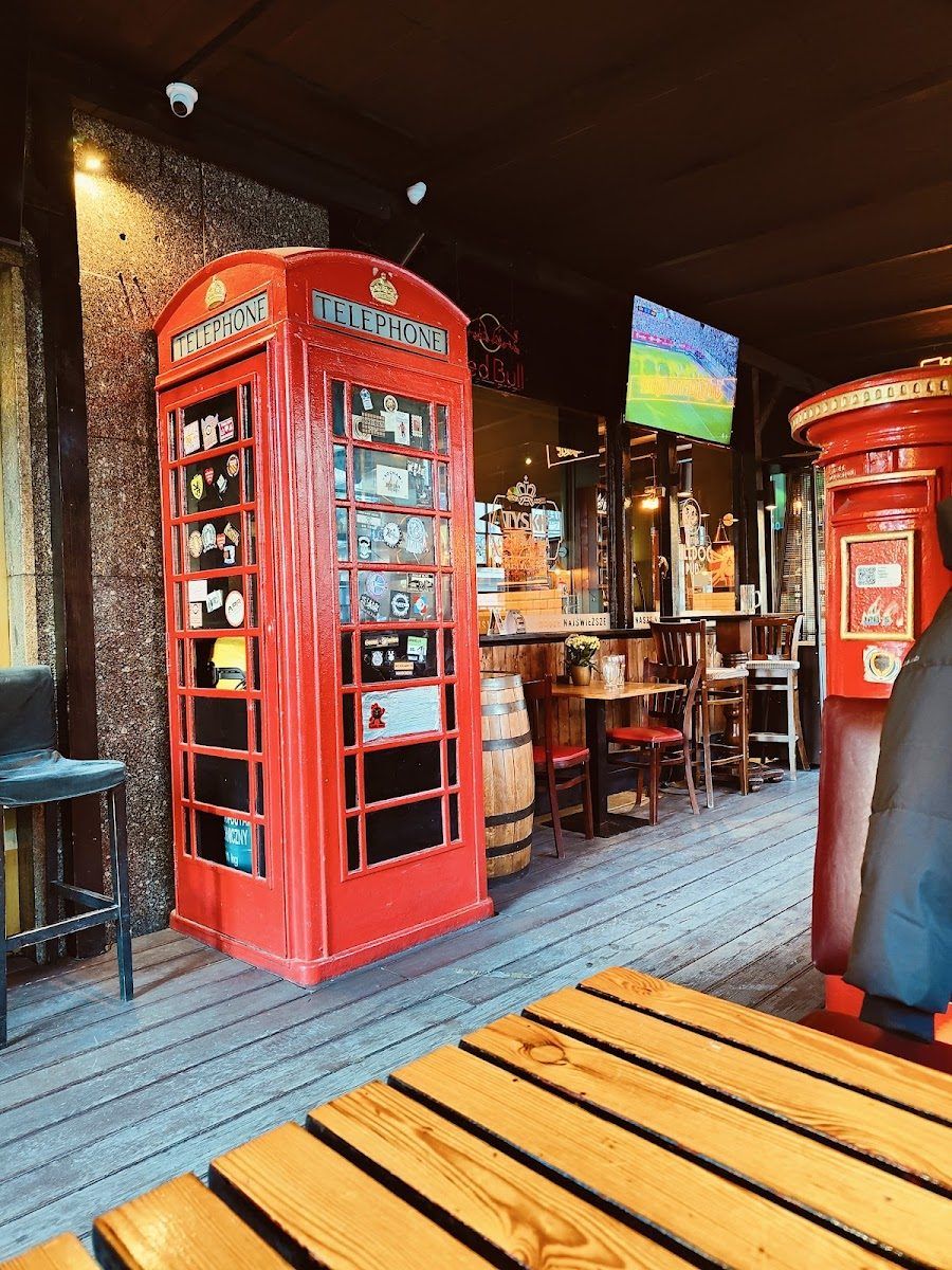 The London Pub Warsaw bar service