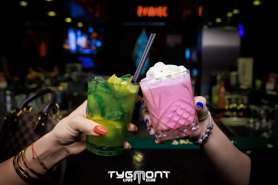 Tygmont Jazz Club cocktail at the bar