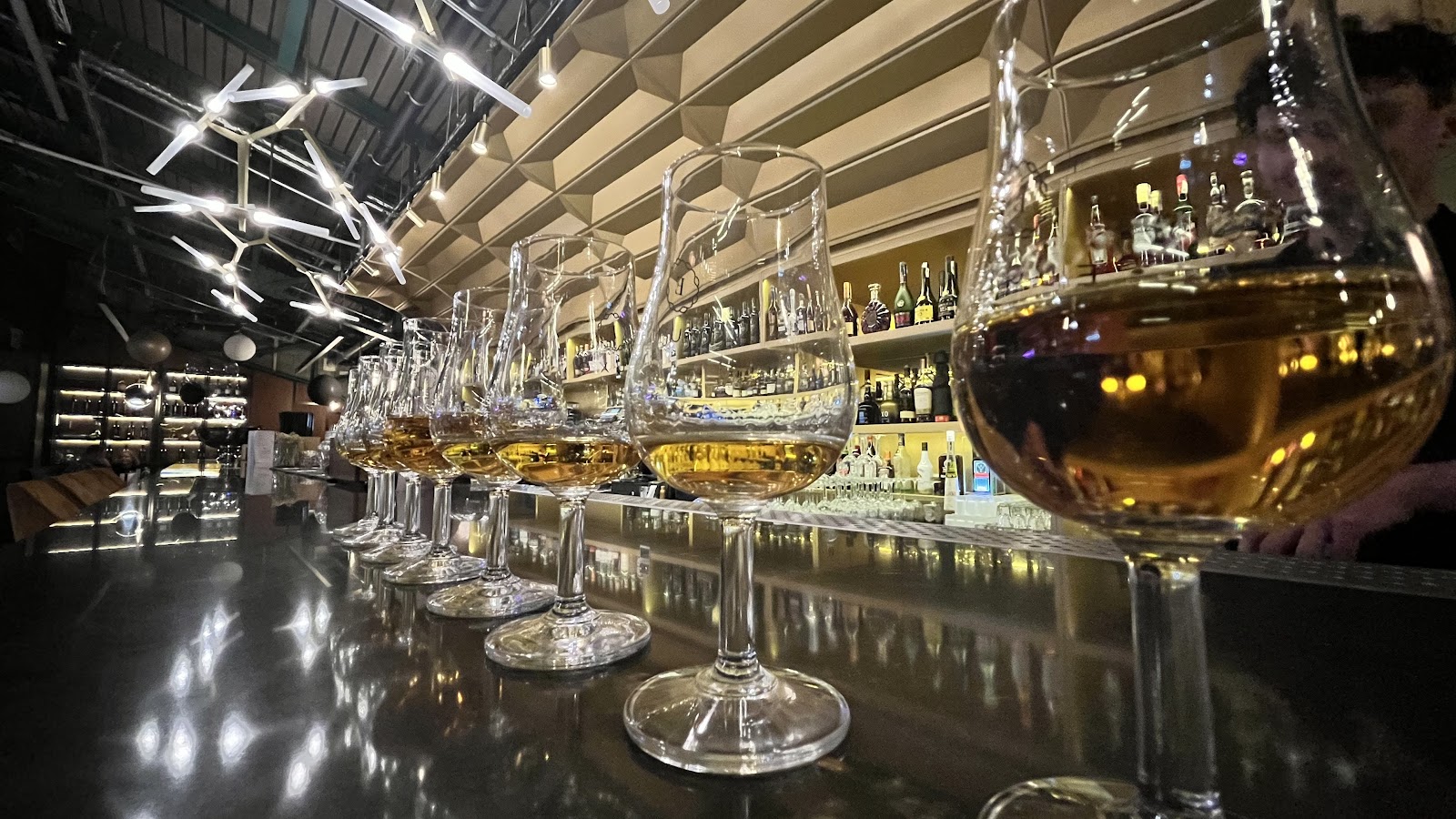 Upper Deck Wine &amp; Cocktail Bar, Warsaw