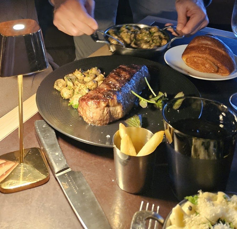 Bourbon Steak Bar bar service