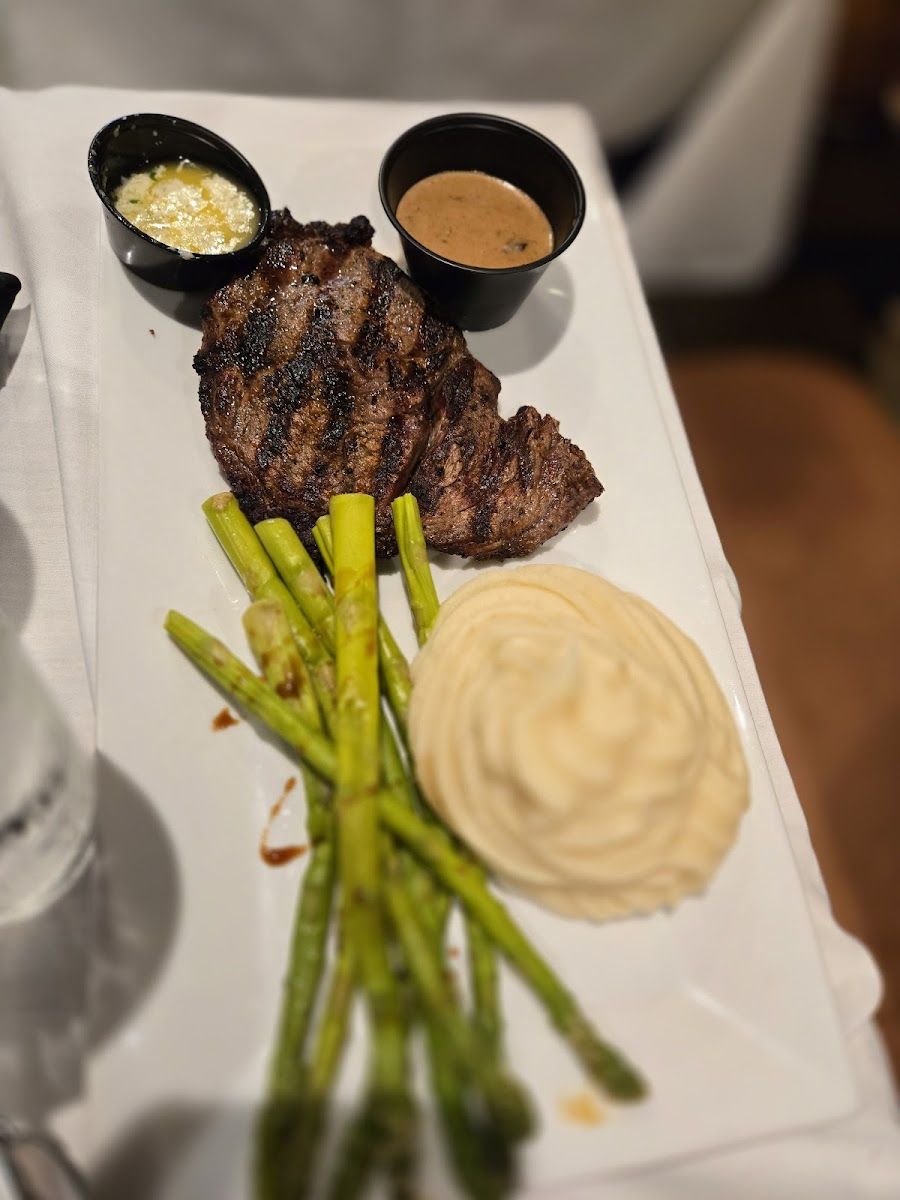 JoJo Restaurant & Bar bar service