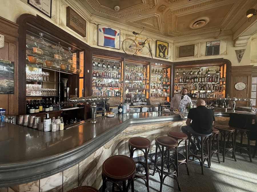 Le Diplomate Bar 14th Street atmosphere