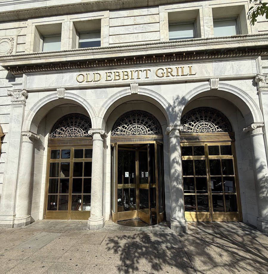 Old Ebbitt Grill bar service