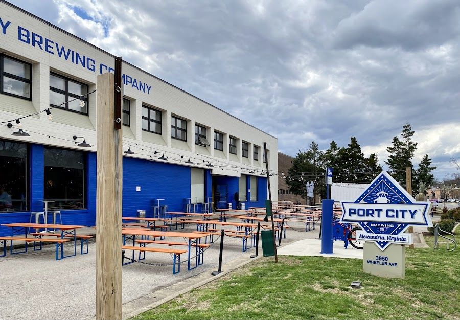 Port City Brewing Tap Room bar service