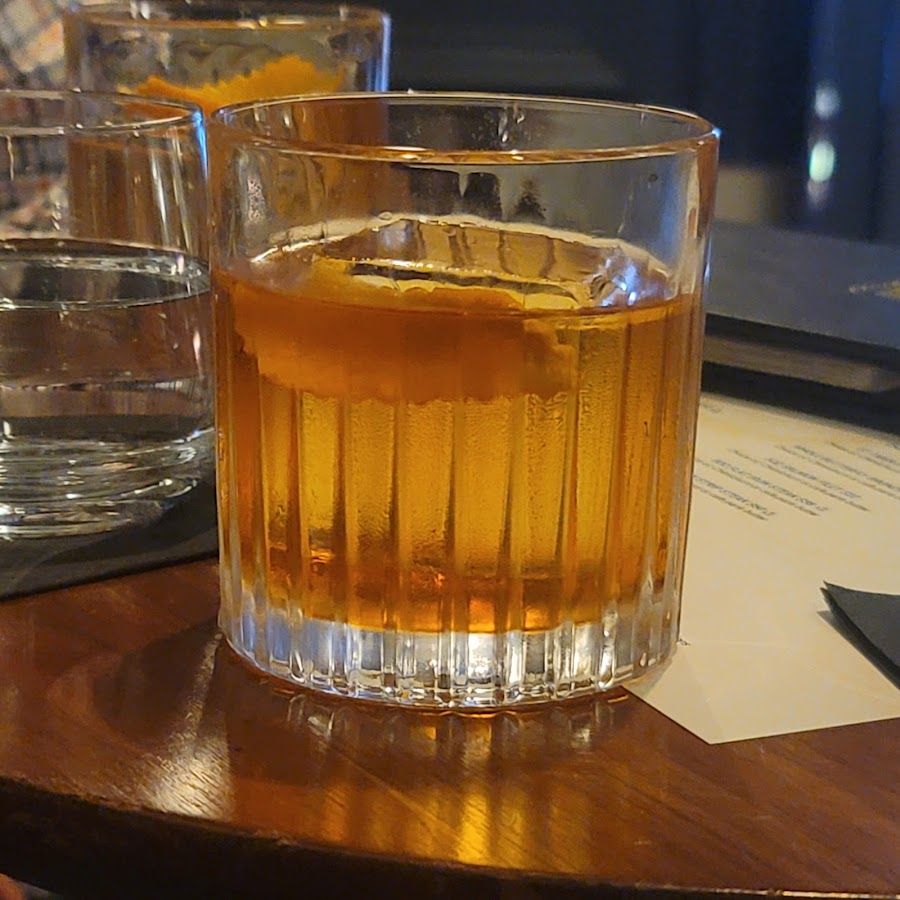 Quadrant Bar at Ritz-Carlton Foggy Bottom atmosphere