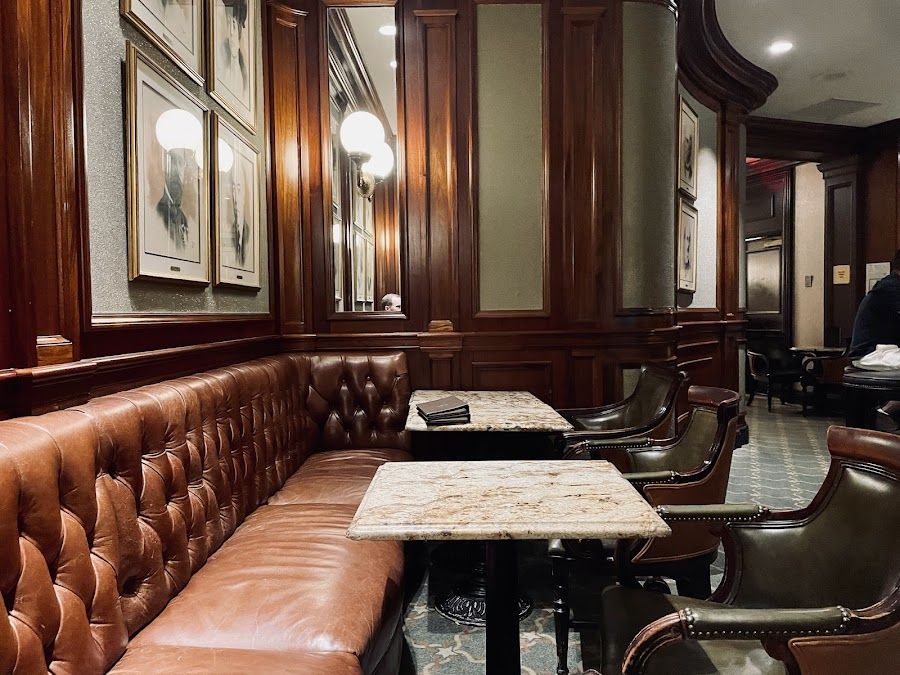 Round Robin Bar at Willard InterContinental Federal Triangle atmosphere