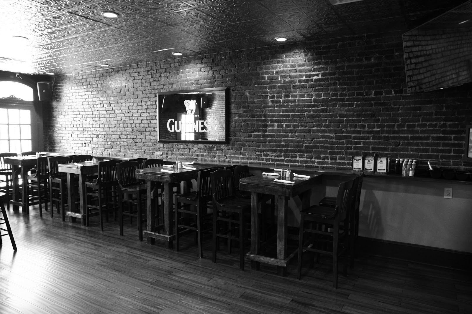 Stetson's Famous Bar & Grill Washington DC bar interior