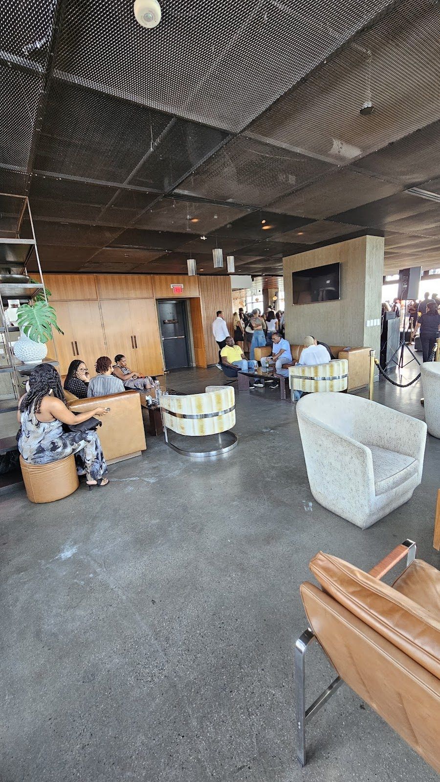 12 Stories at Reach bar service
