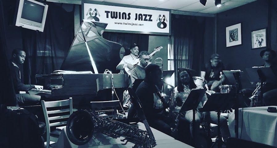 Twins Jazz bar service