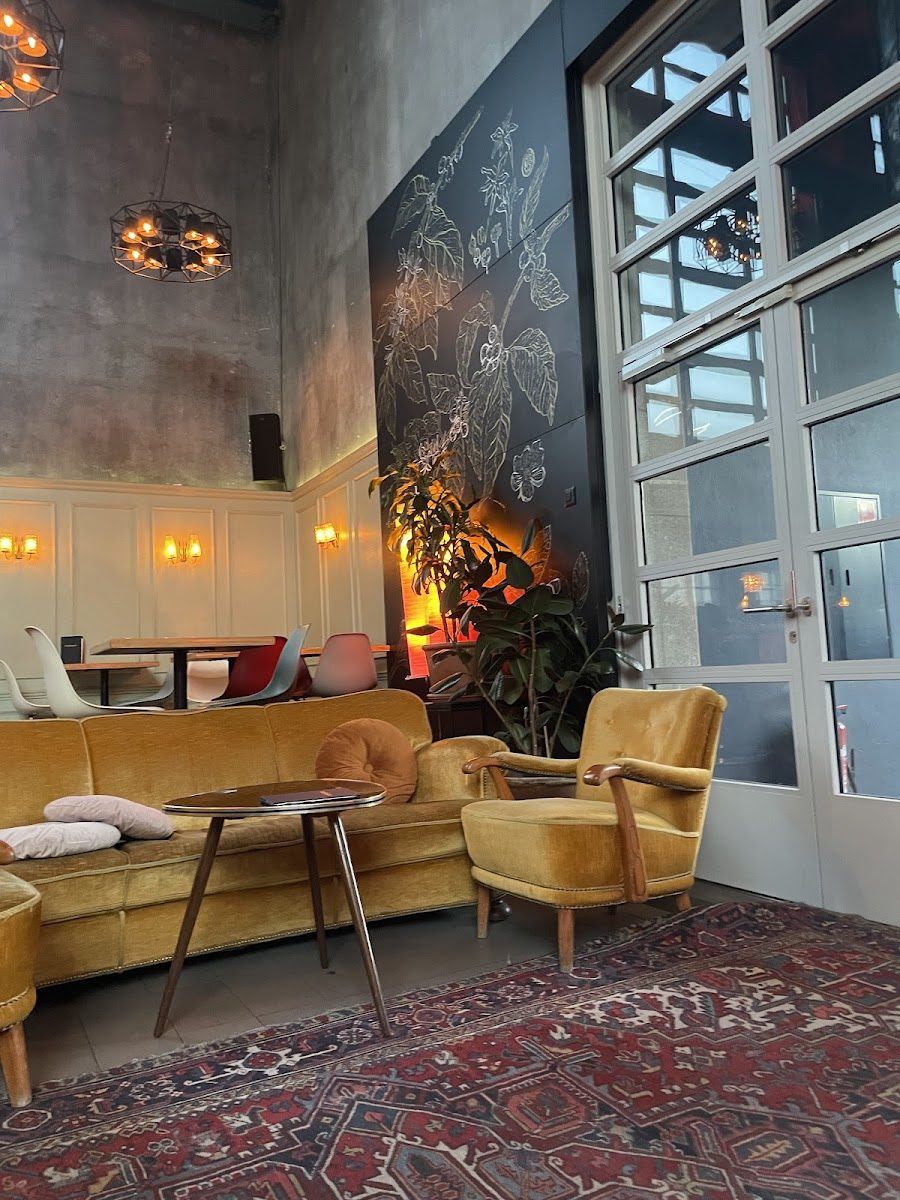 Cabana Club Old Town atmosphere