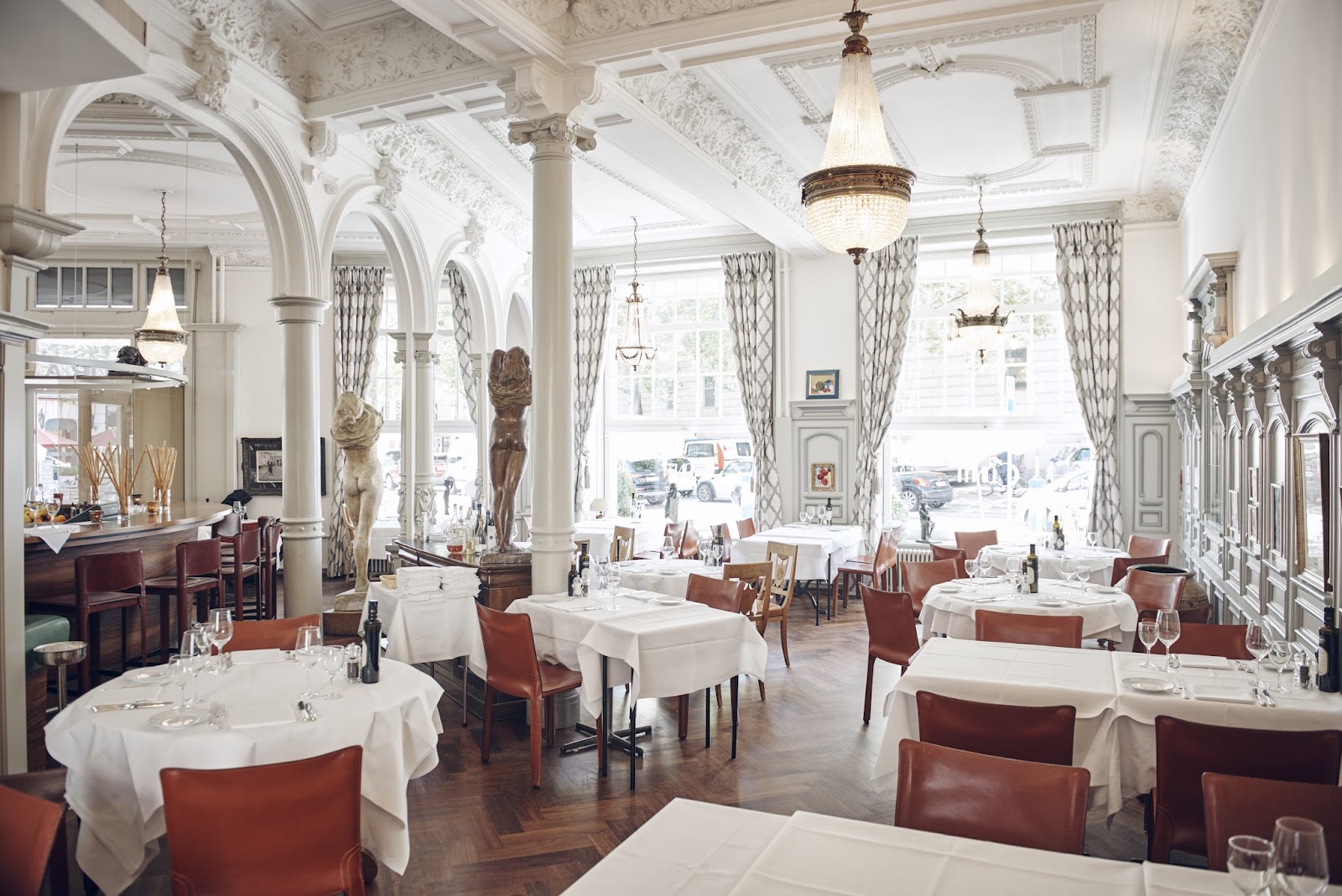 Ristorante Conti dining room behind the Opera House in Zurich