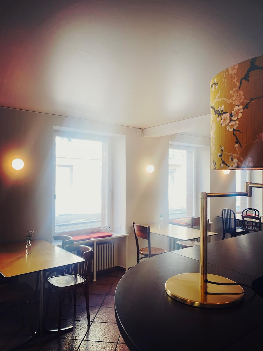Familiebetrieb natural wine bar interior, District 5 Zurich detail