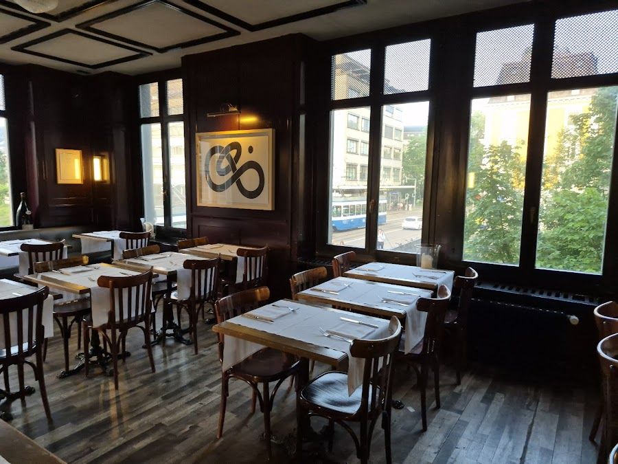 HELVTI Diner Bar bar service
