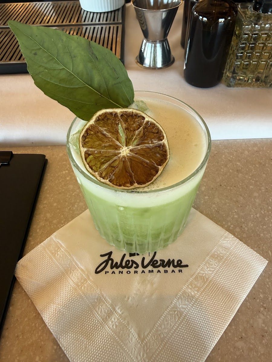 Jules Verne Panorama Bar bar service
