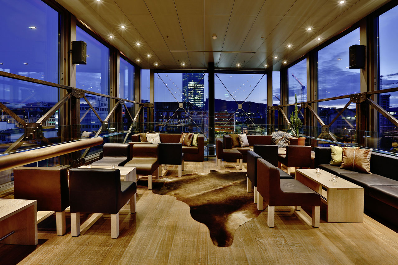 Nietturm glass rooftop bar atop the Schiffbau, Zurich West