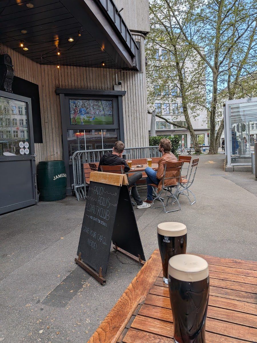 Paddy Reilly's bar service