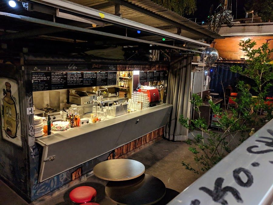 Papa Rouge bar service