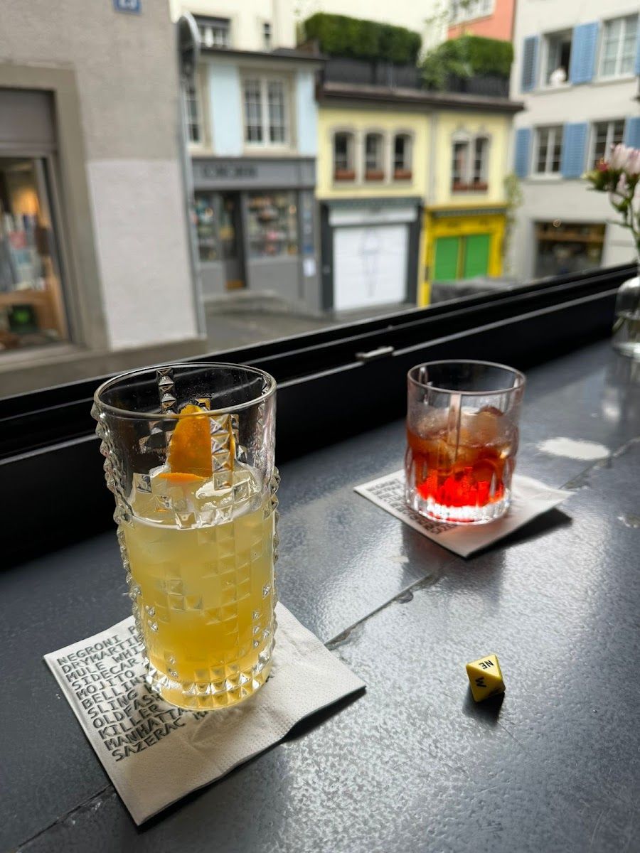 Paradeplatz Cocktail Bar bar service